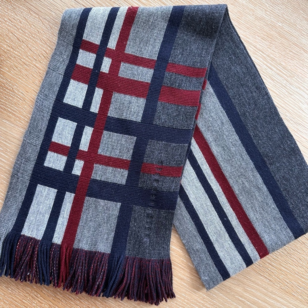 Hugo Boss Men’s scarf